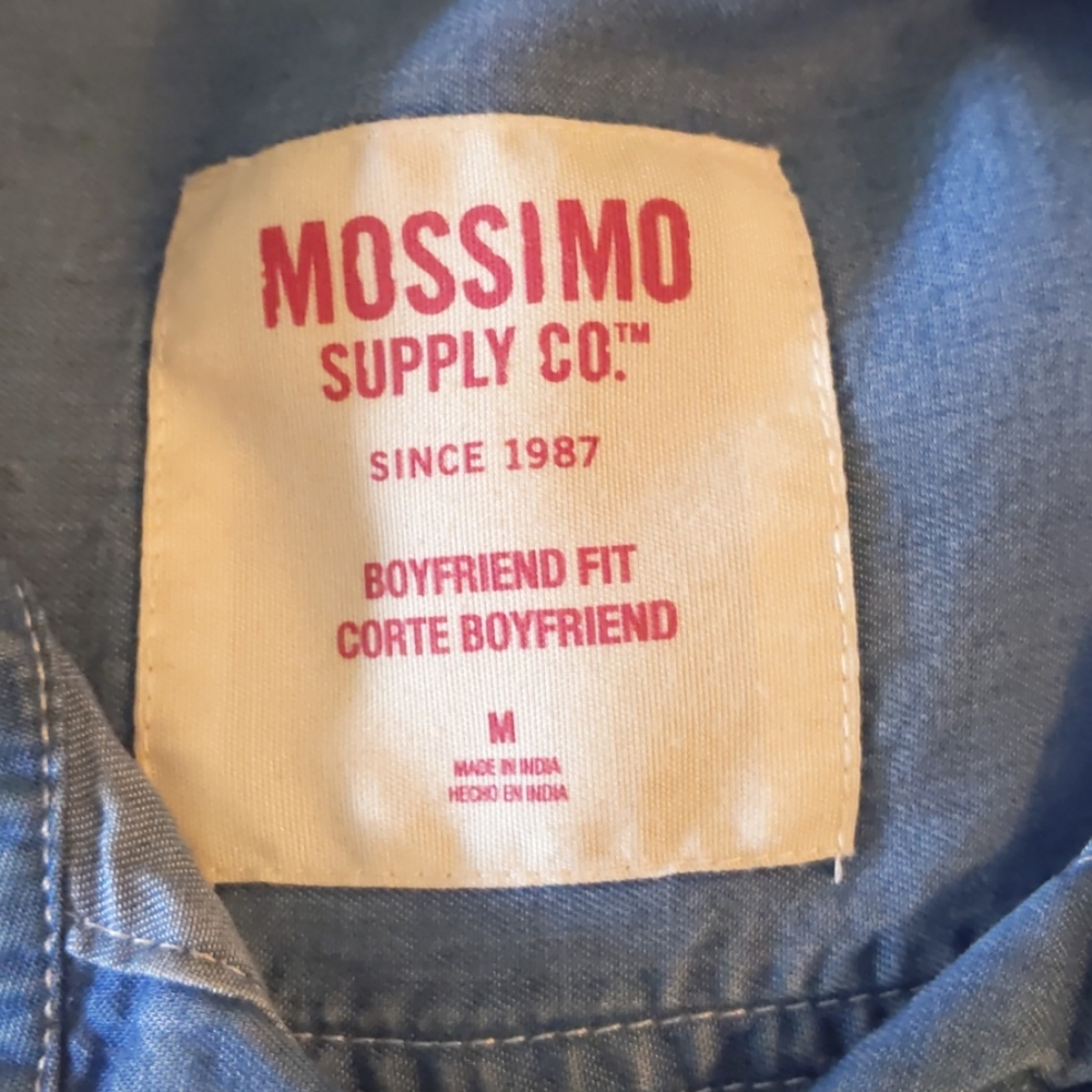 Mossimo Button down - Picture 2 of 2